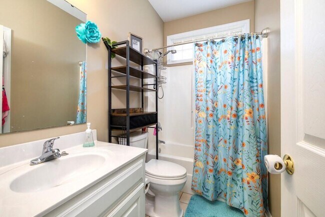 Building Photo - 3200 Mayflower Ln