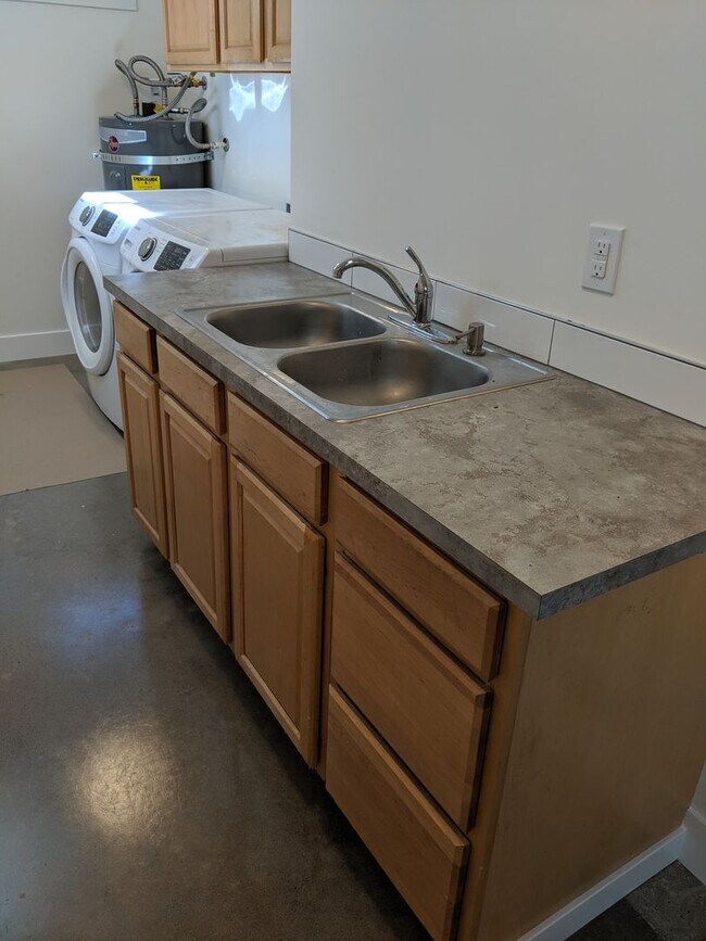 Building Photo - 121/123 N. Garrison Road