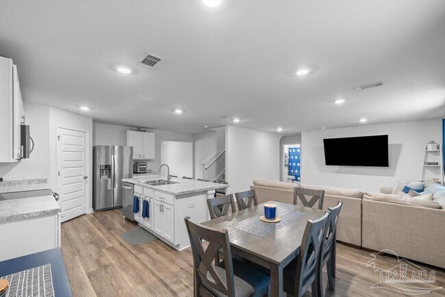 Building Photo - 5213 Peach Dr