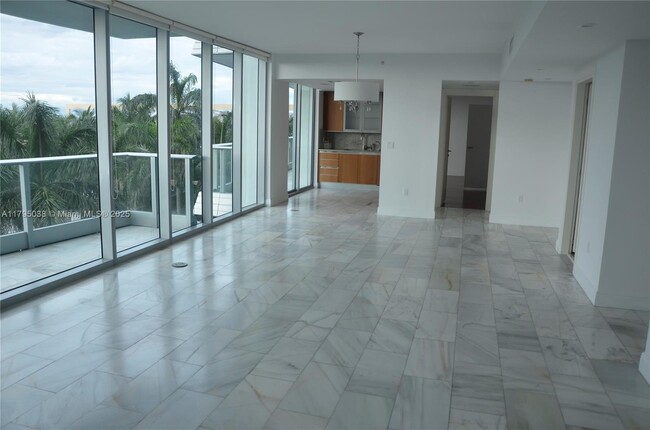 Building Photo - 2627 S Bayshore Dr
