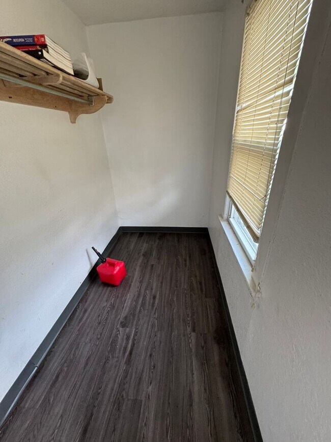 Building Photo - 416 Cascade St