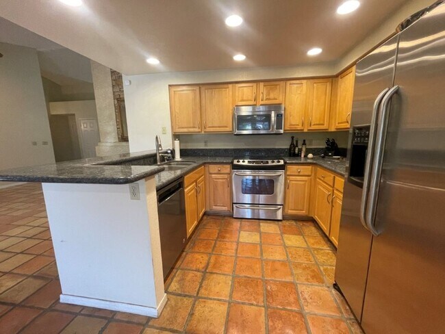 Building Photo - 6049 W Grandview Rd