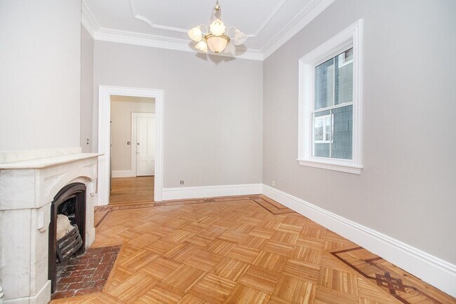 Building Photo - 61 Monmouth St