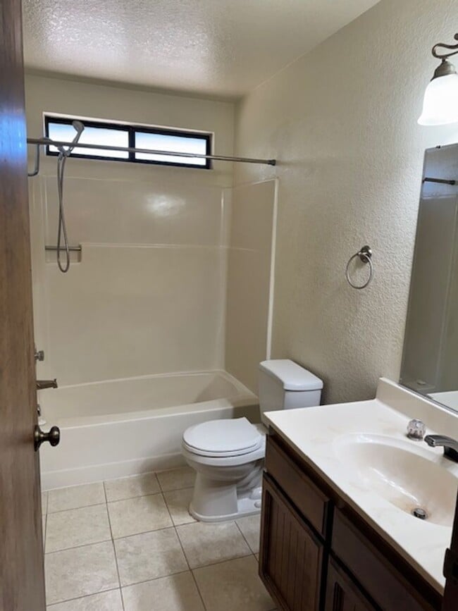 Building Photo - Arroyo Manor 3 Bedroom- with bonus room and 2 car garage!