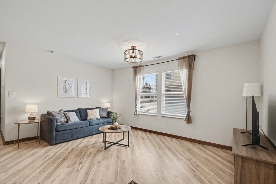 Building Photo - 118 Rhodes St