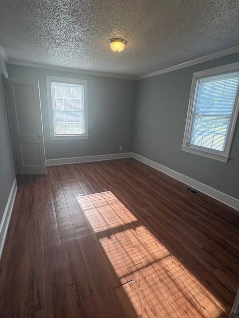 Building Photo - 2612 Sunset Ave