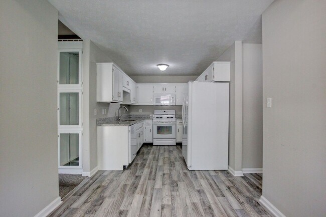 Building Photo - Updated 3bed 2 bath in St B with SEPARATE WORKSHOP around back.