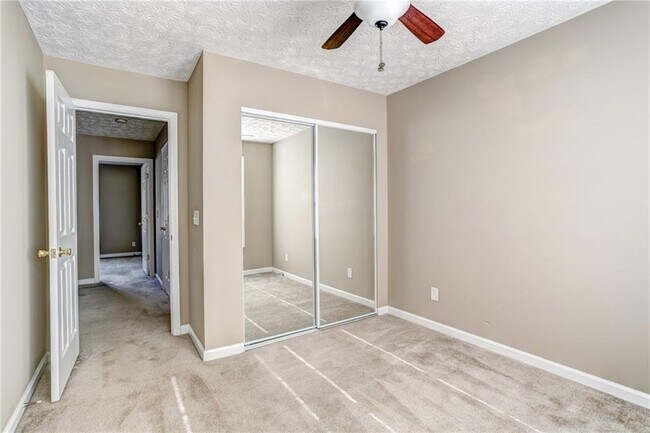 Building Photo - 709 Bedford Ct