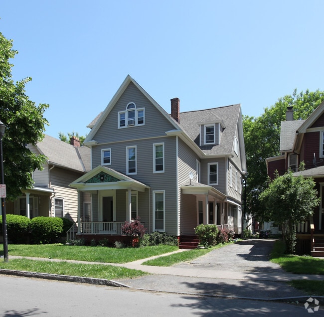 Primary Photo - 304 Meigs St