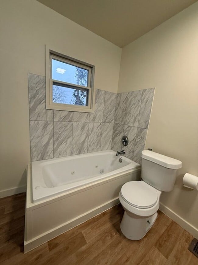 Building Photo - Renovated 3-Bedroom, 2-Bathroom Home For Rent in Historic Downtown Bristol