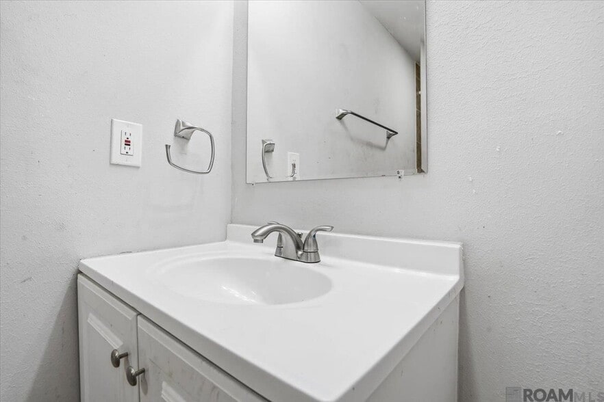 Building Photo - 3285 Ozark St