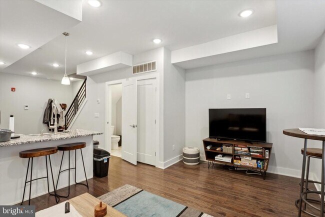 Building Photo - 818 N 16th St