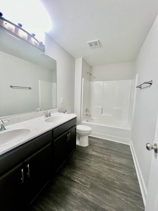 Building Photo - Stunning 4BR 3BA Home in Colfax