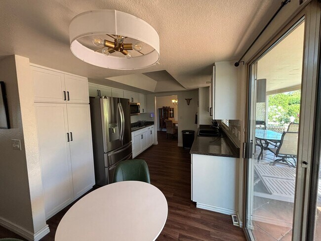 Building Photo - Discover comfortable seasonal living in Mesa, AZ with this well-appointed furnished & updated 2-b...