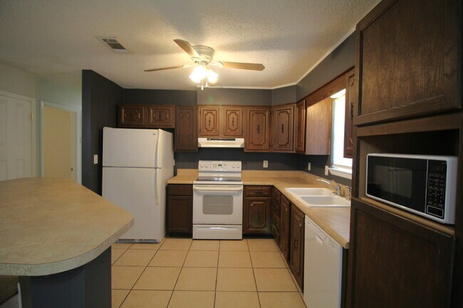 Building Photo - Gulf Breeze Rental: 3 Bedroom Brick Home w...