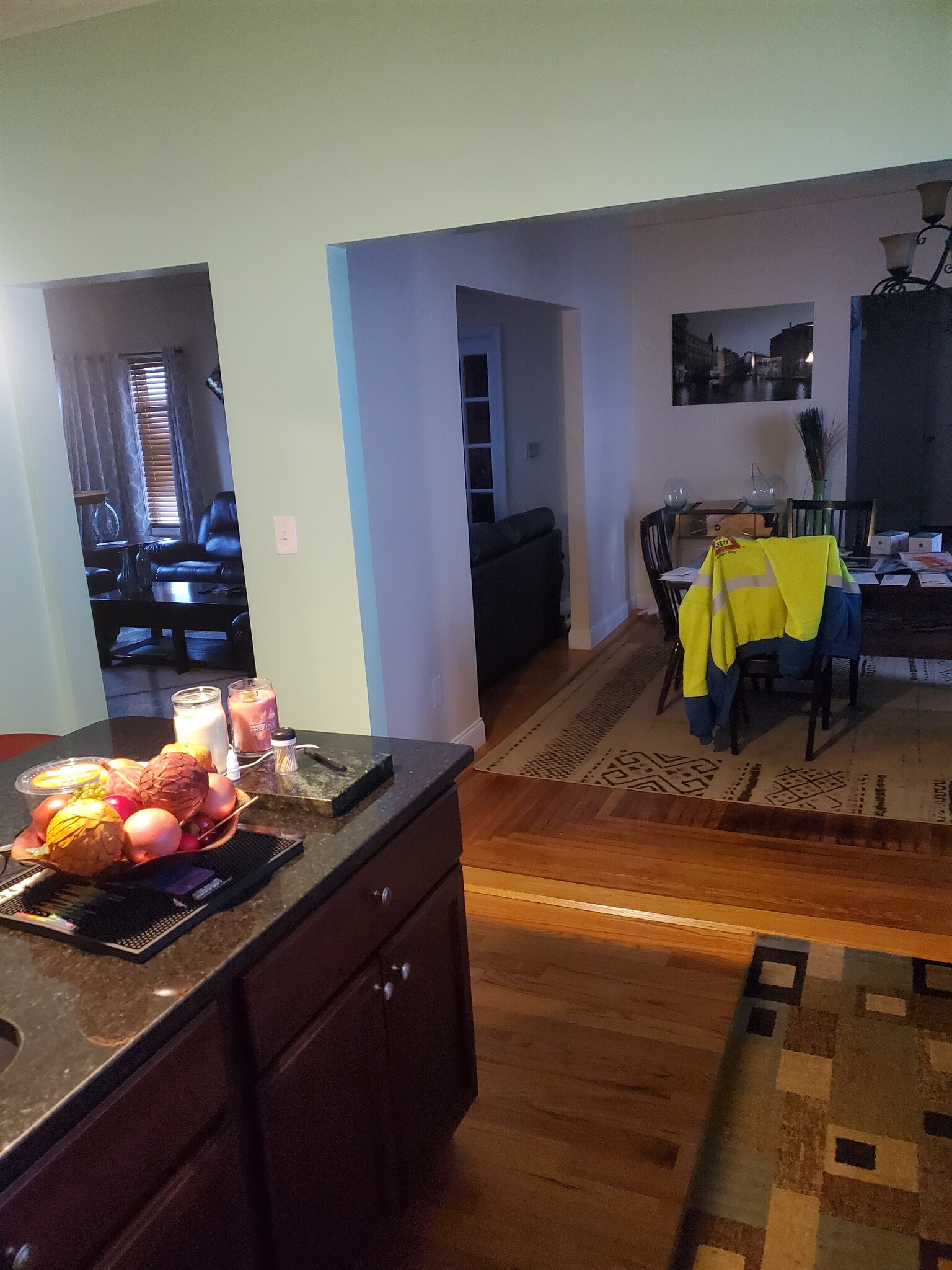 Living room bathroom - 5 Spring St