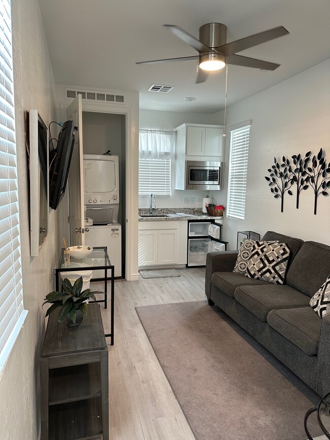 Building Photo - 1229 Ossa St