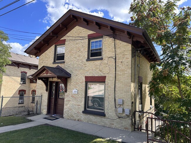 Building Photo - 315 Mountain St