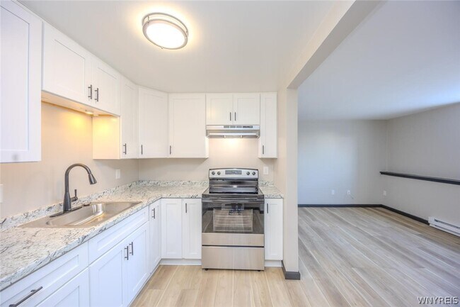 Building Photo - 6379 Robinson Rd