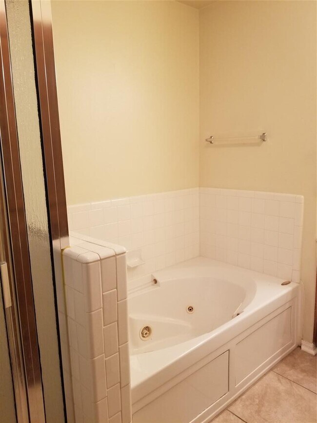 Building Photo - 2928 Thrushwood Dr