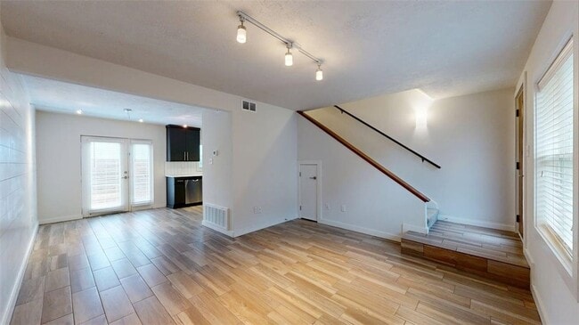 Building Photo - 507 Boyett St