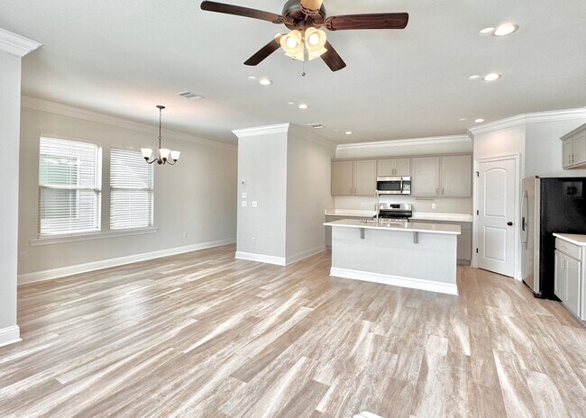 Building Photo - Modern 3BR/2.5BA Home Near LSU - Double Ga...
