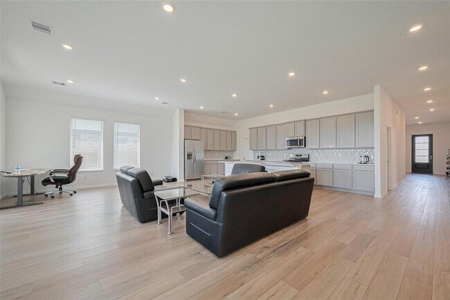 Building Photo - 2430 Dewford Fls Dr