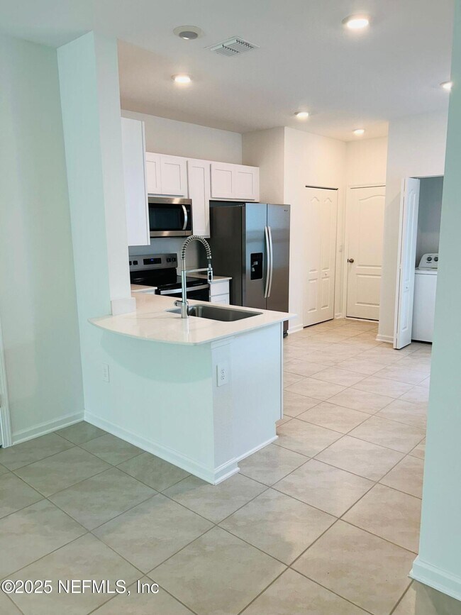 Building Photo - 206 Tidal Bch Ave