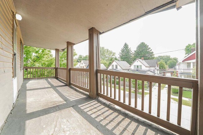 Building Photo - 3484 W 58th St