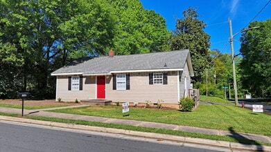 Building Photo - 112 Miller St