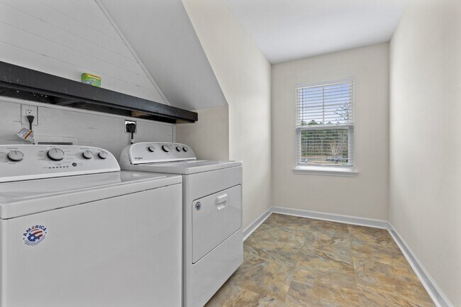 Building Photo - Evans Crossing