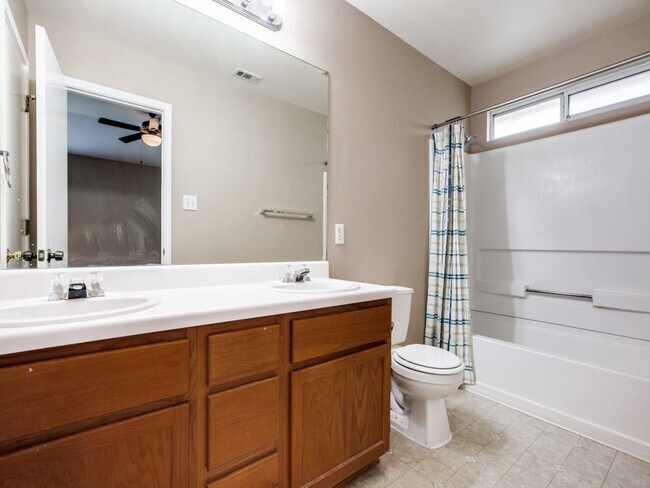 Building Photo - 611 Granite Cliff