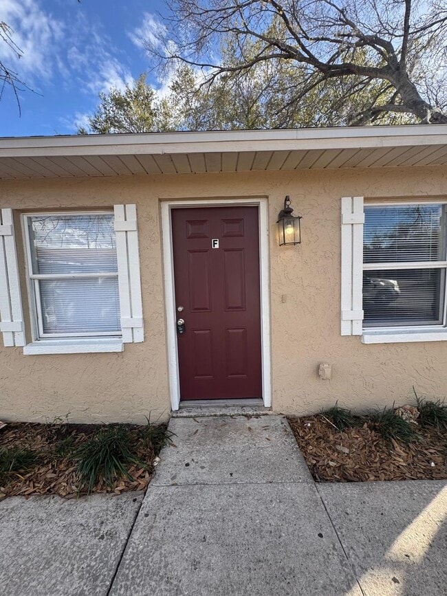 Building Photo - One Bedroom Apartment