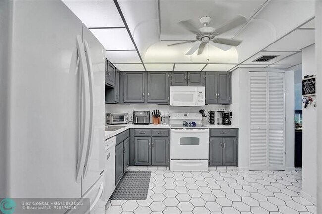 Building Photo - 1370 S Ocean Blvd