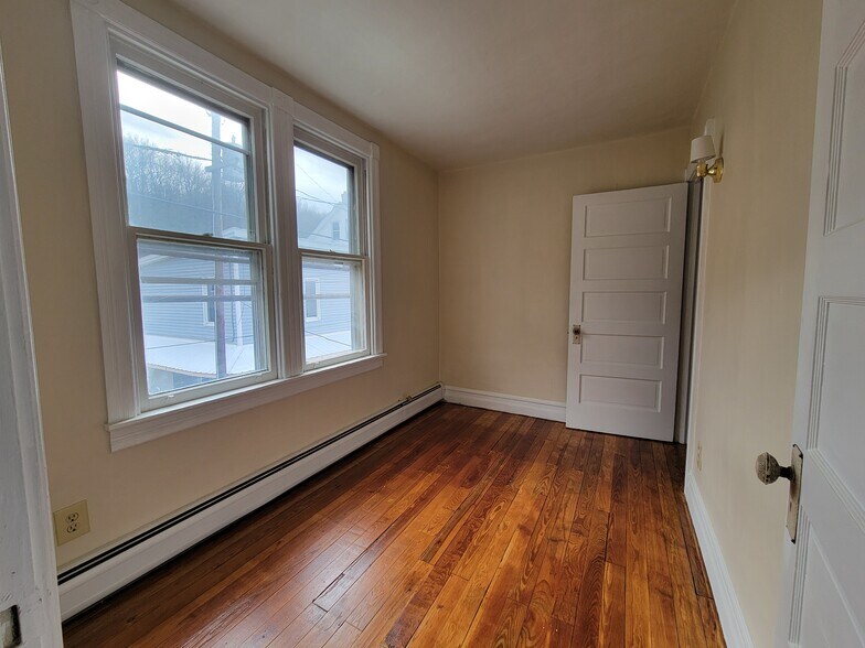 Building Photo - 104 Springgarden St