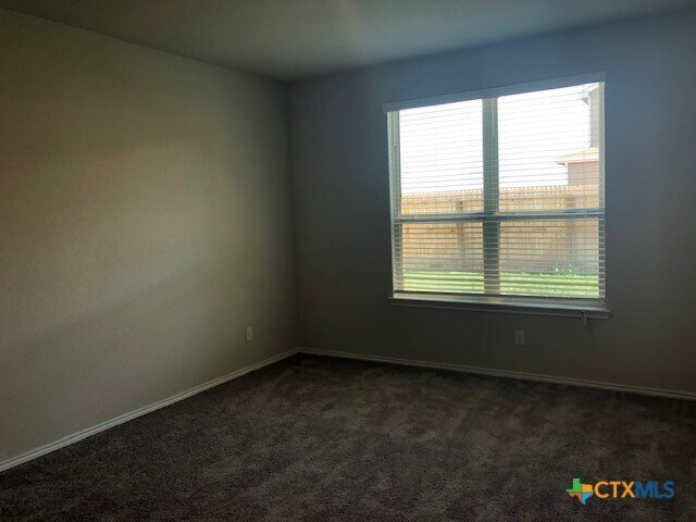 Building Photo - 2537 Ayers Dr