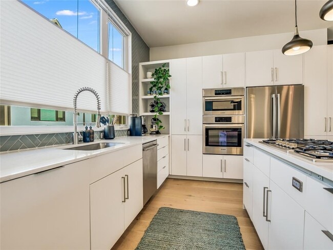 Building Photo - 3100 Menchaca Rd