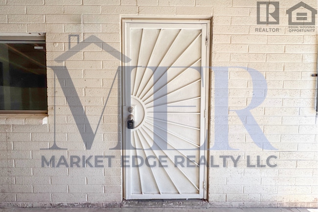 Building Photo - 2Bed/1Bath House at AZ-51/Thomas Rd! NO CREDIT, NO BACKGROUND, NO RENTAL HISTORY CHECK!