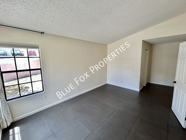 Building Photo - 6490 N Tierra De Las Catalinas