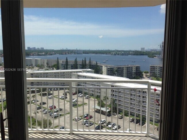 Building Photo - 18011 Biscayne Blvd