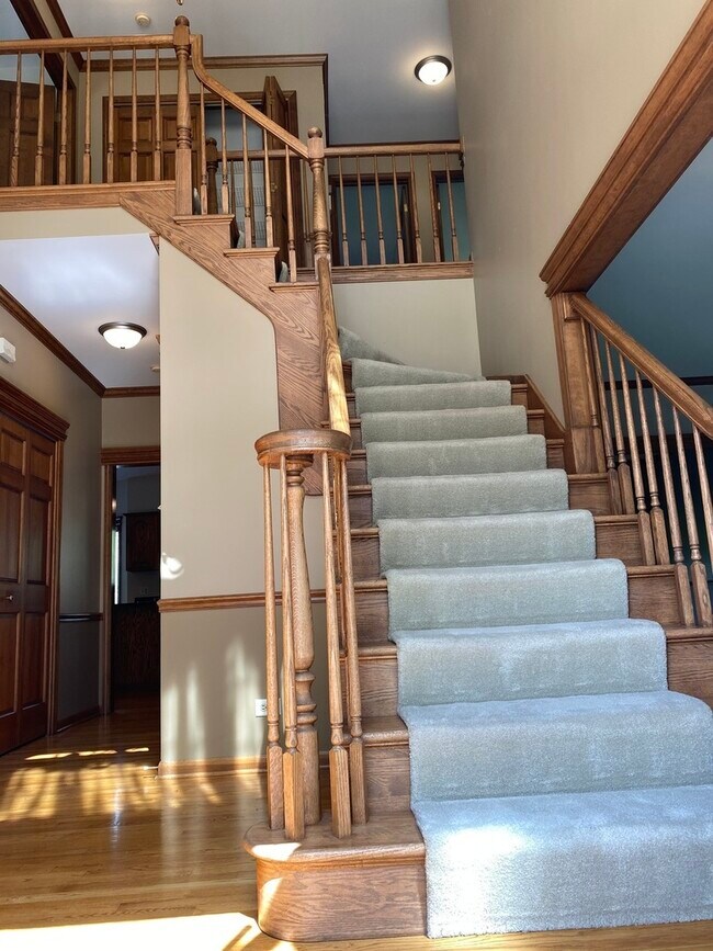 Building Photo - 1360 Hunter Cir