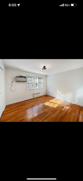 Building Photo - 4213 Seagate Ave