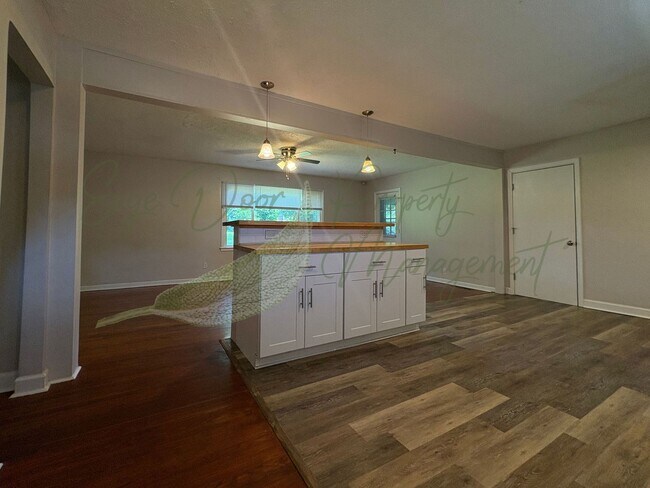 Building Photo - SINGLE FAMILY HOME IN RAYTOWN!!!