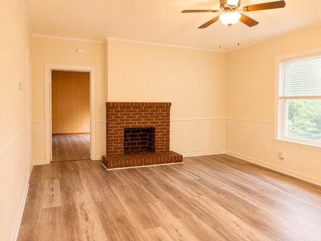 Building Photo - 427 Lakeview St