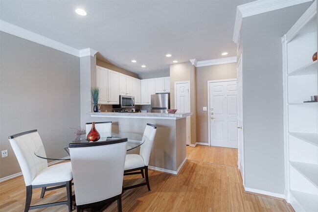 Building Photo - 2400 McCue Rd