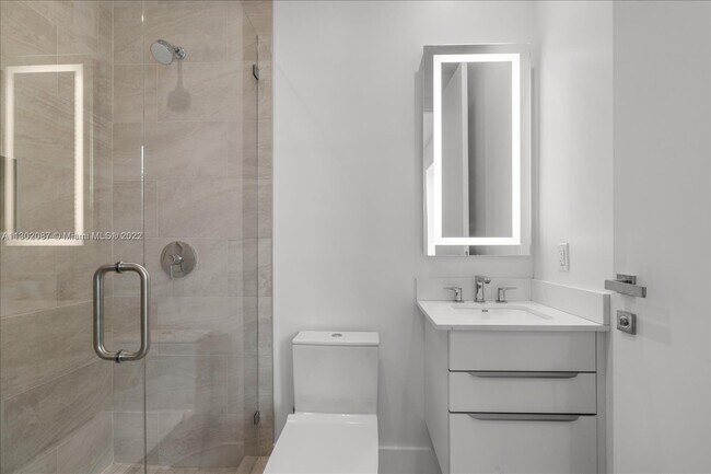 Building Photo - 1311 Bay Dr