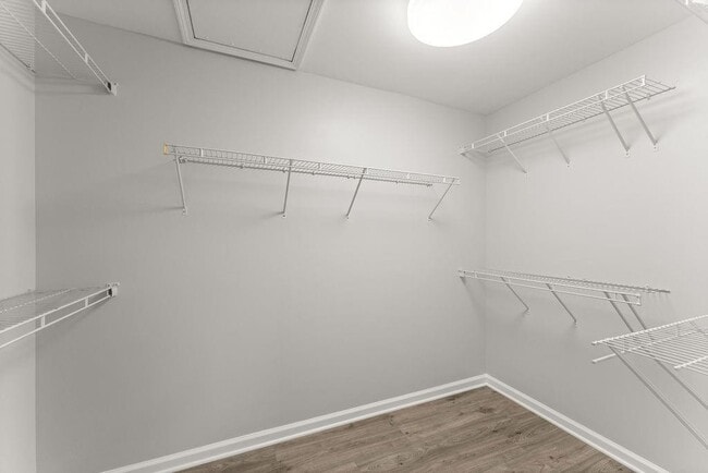 Building Photo - 2876 Overlook Way NE