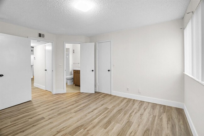 Building Photo - 12730 Vista Isles Dr