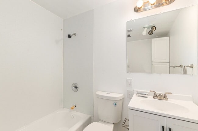 Building Photo - Large 4 bed 4 bath Home in Golden!