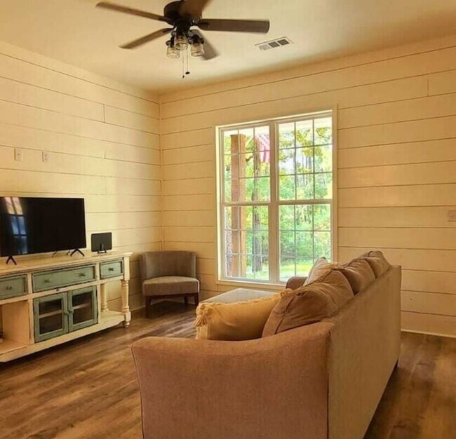 Building Photo - Charming 2BR House in Coldspring